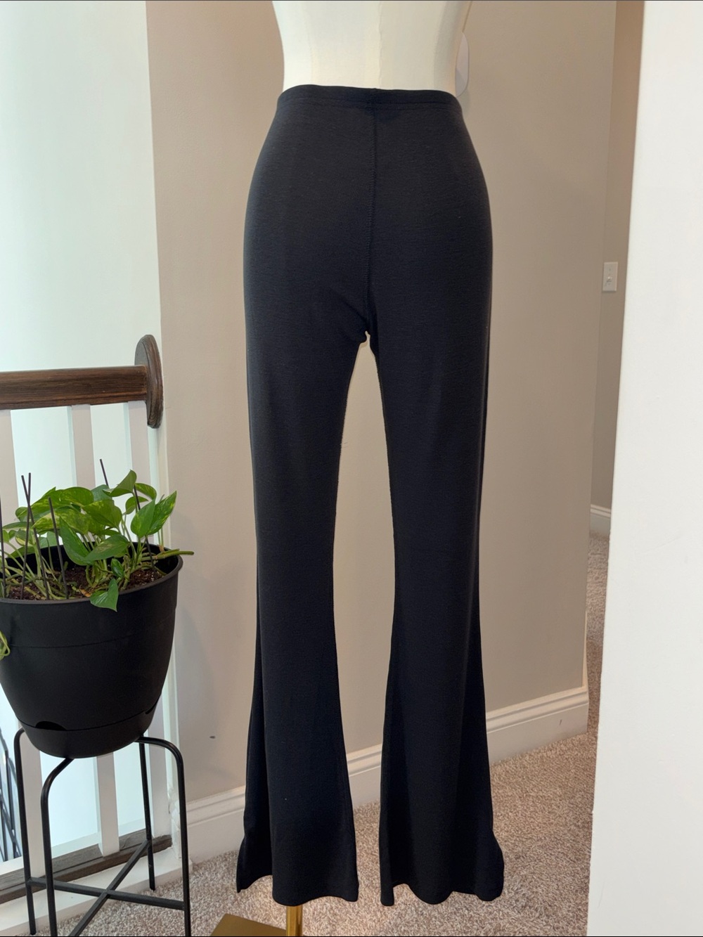 Nike Black Flared Performance Leggings with White Swoosh - Picture 4 of 4